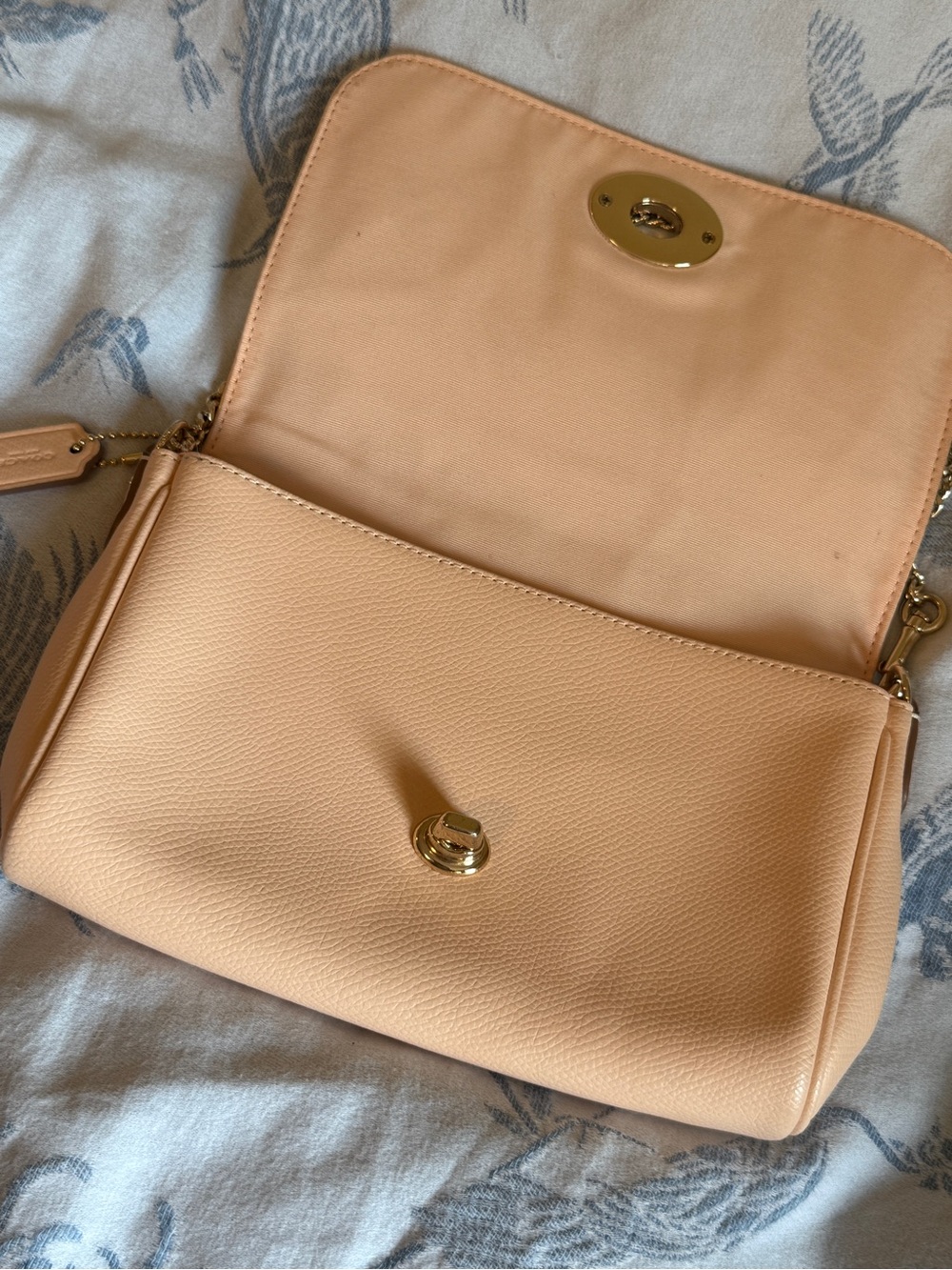 Coach Blush Peach Pebbled Leather Shoulder Bag with Gold Chain - Picture 2 of 6